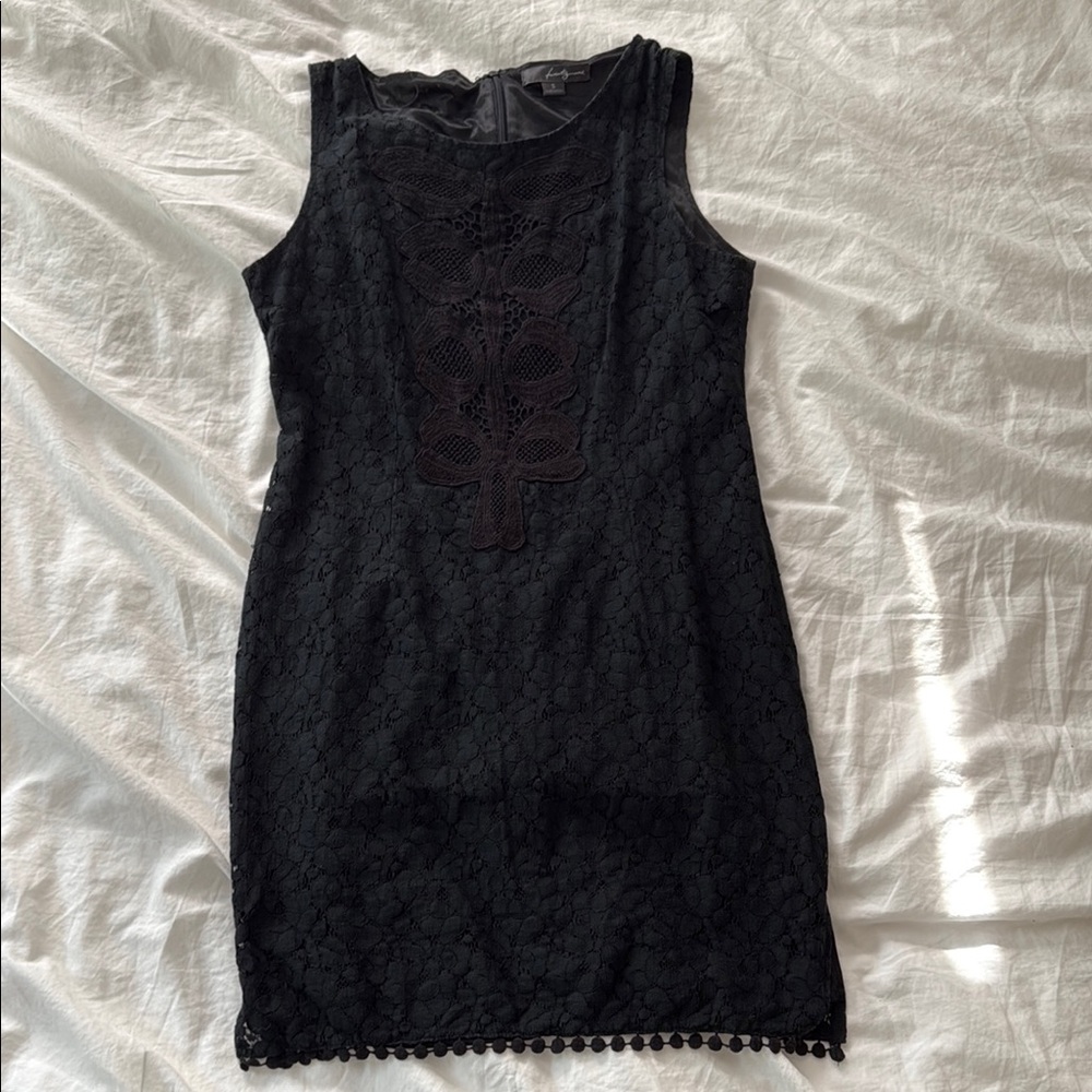 Black Lace Sleeveless Dress – Size Small – Elegant Detailing